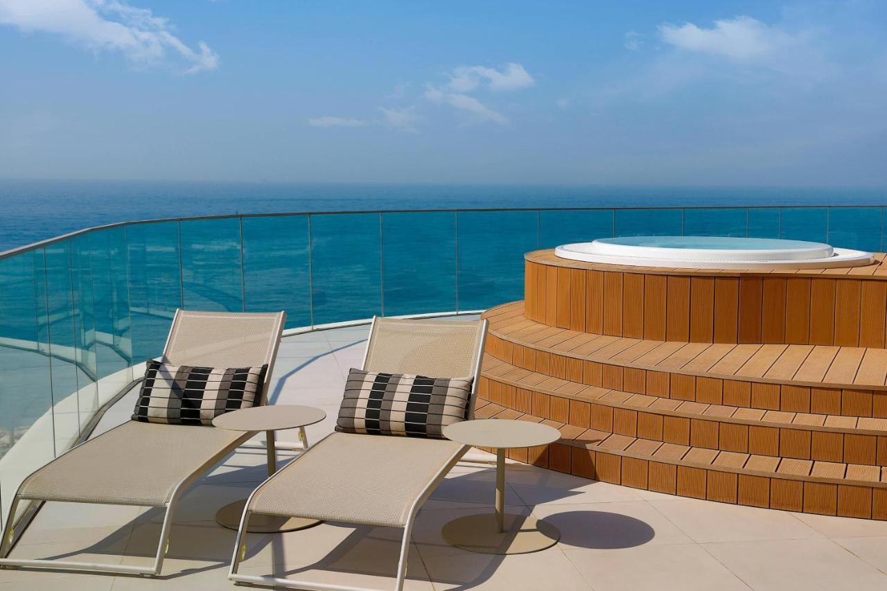 迪拜棕榈w酒店 外观 照片 The rooftop pool at the Mandarin Oriental, Jumeirah