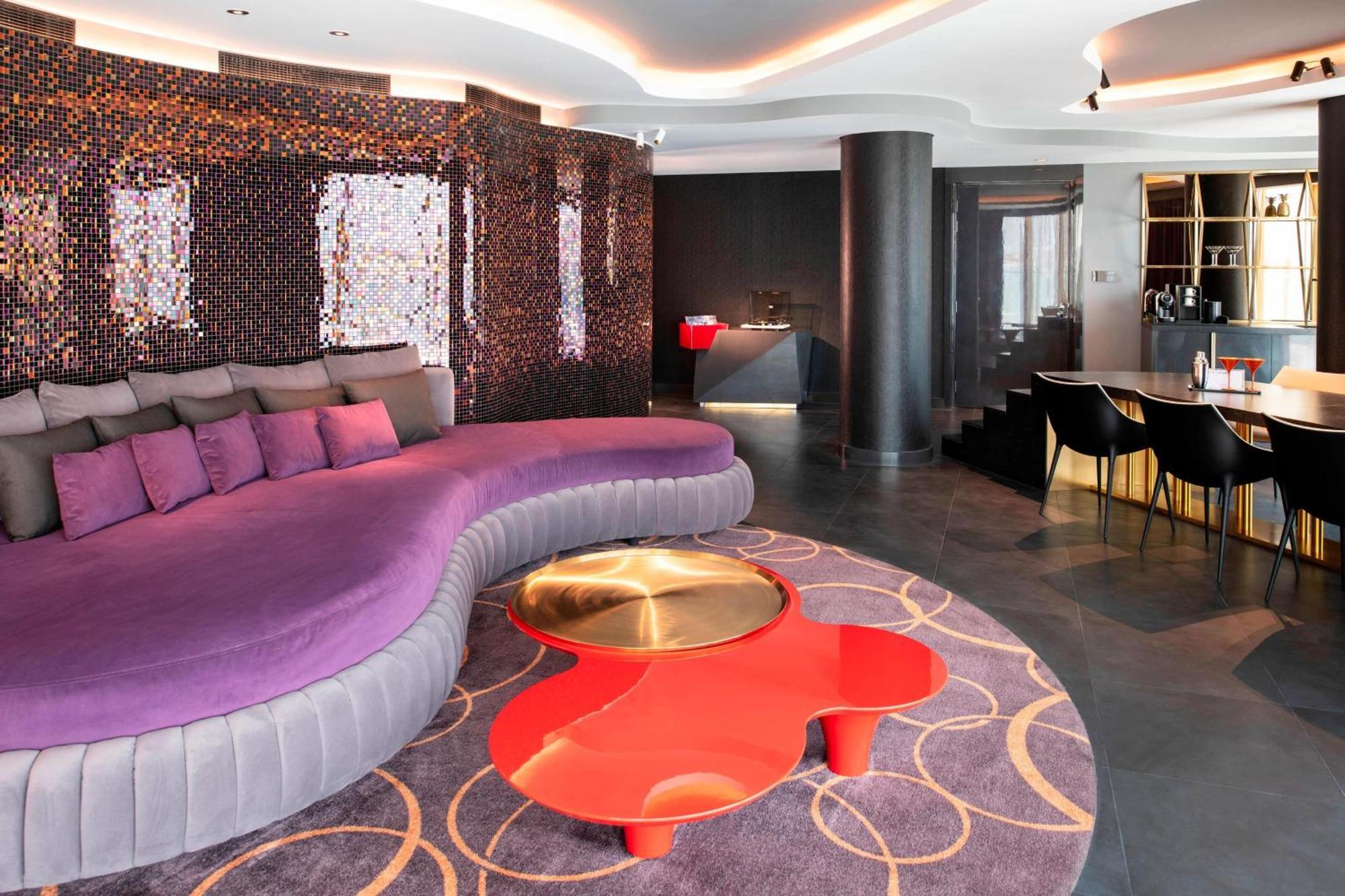 迪拜棕榈w酒店 外观 照片 The interior of a suite at the Mandarin Oriental, Munich