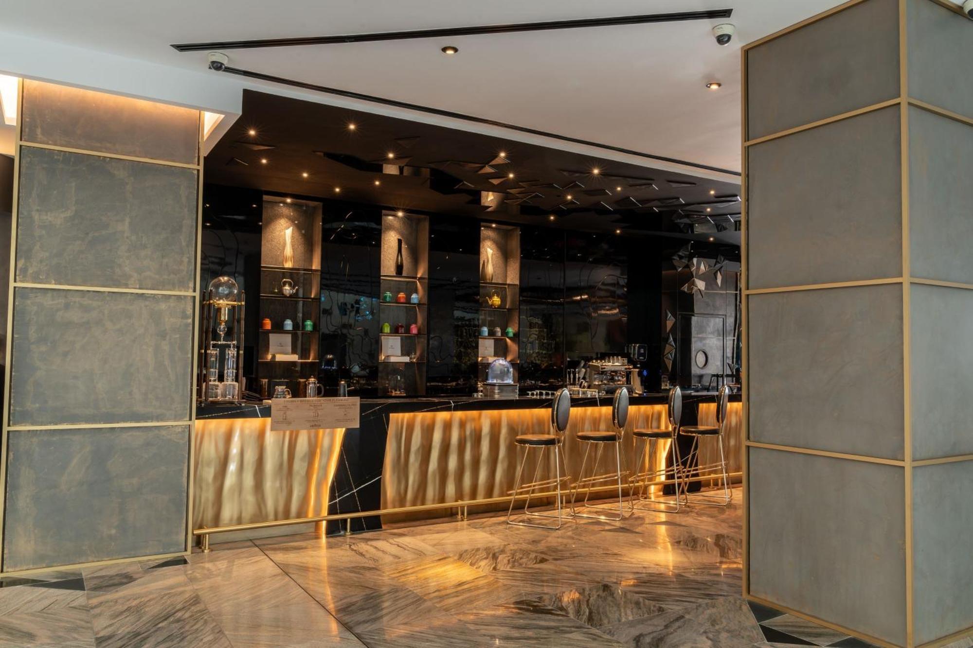 迪拜棕榈w酒店 外观 照片 The bar at the hotel